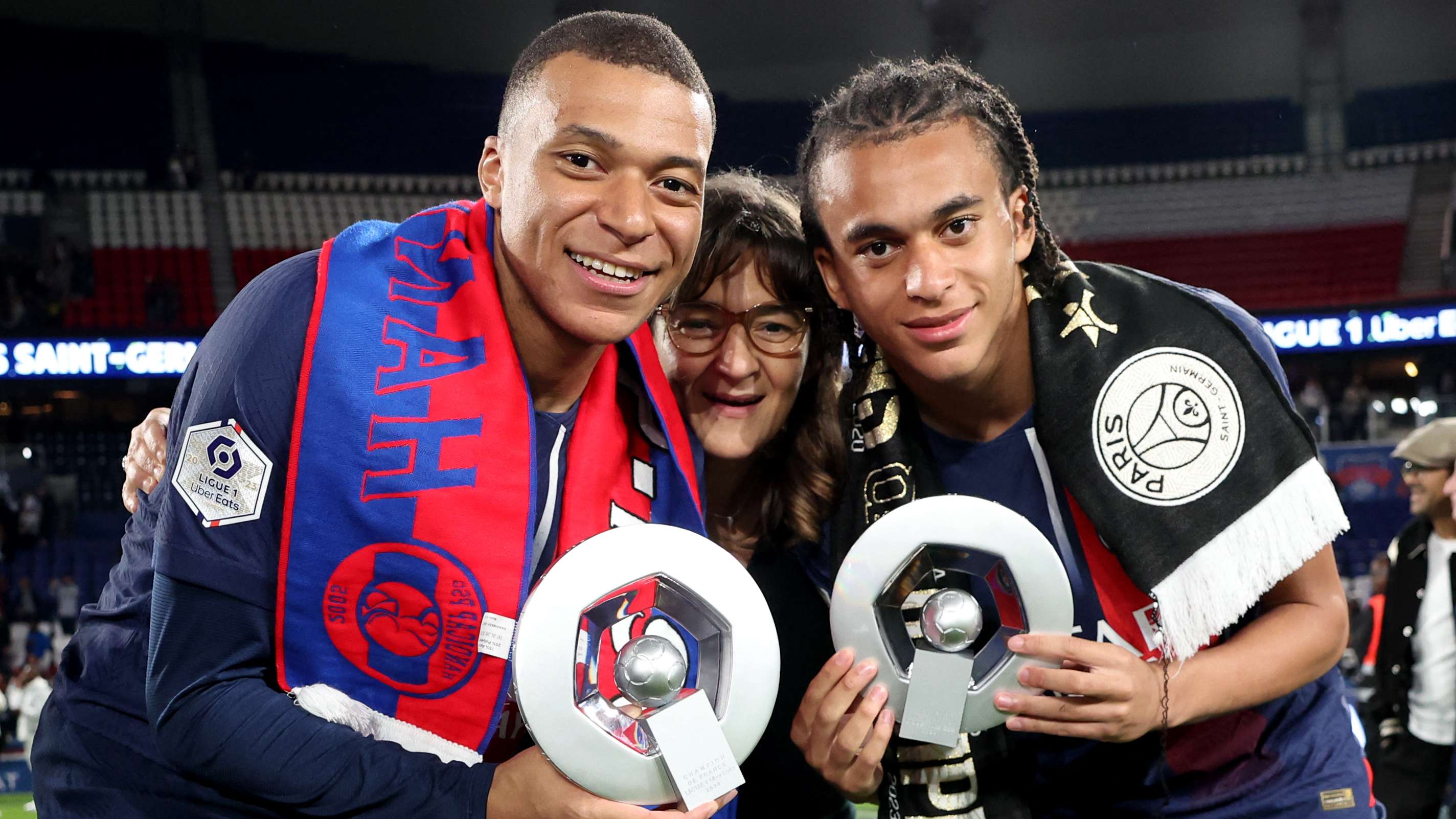 西甲第35輪瓦倫西亞1-0皇家馬德裏 衝突不斷！維尼修斯被罰紅牌！皇馬爆冷遭兩連敗降至第3！.