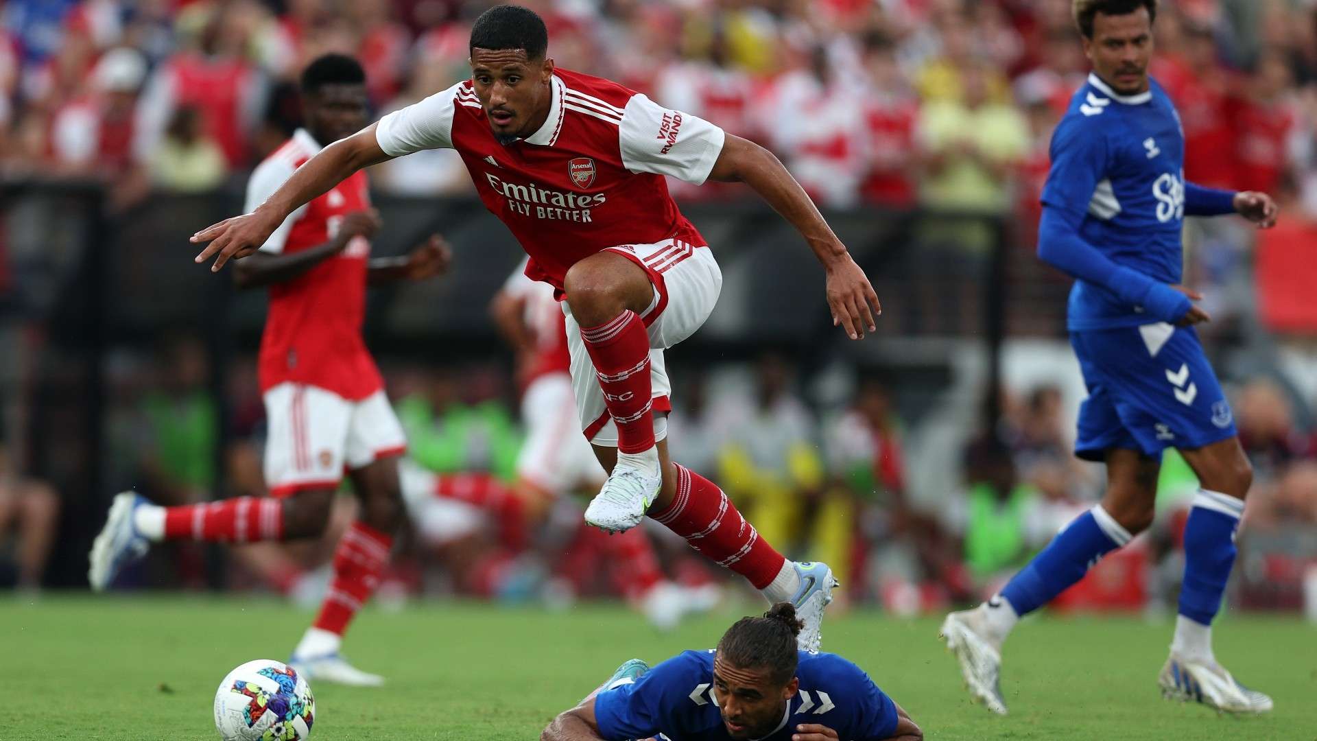 字母哥貢獻28分7籃板8助攻 利拉德添上27分5助攻 雄鹿三分球爆發輕松戰勝活塞迎來七連勝.