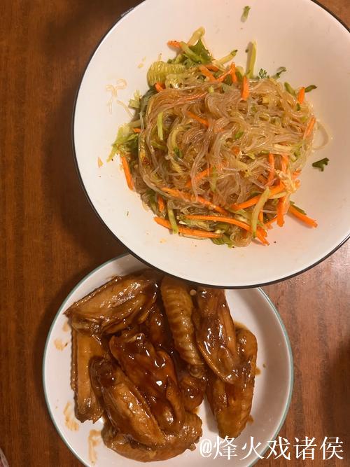 BLG深夜分享美食:今日份夜宵已就位,大厨努力学习新菜系中 BLG深夜分享美食:今日份夜宵已就位,大厨努力学习新菜系中