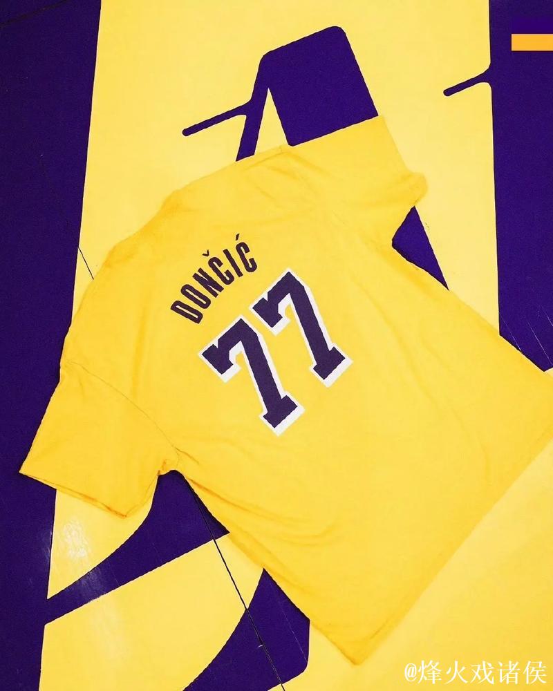 东契奇45+11+13全场制霸，库里26+10无力回天，独行侠力克勇士